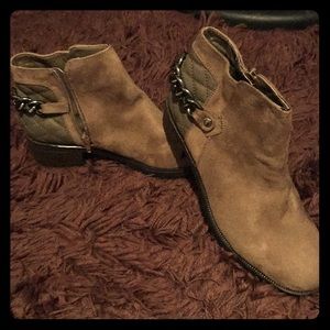 Women’s size 8.5 ankle boots NEW
